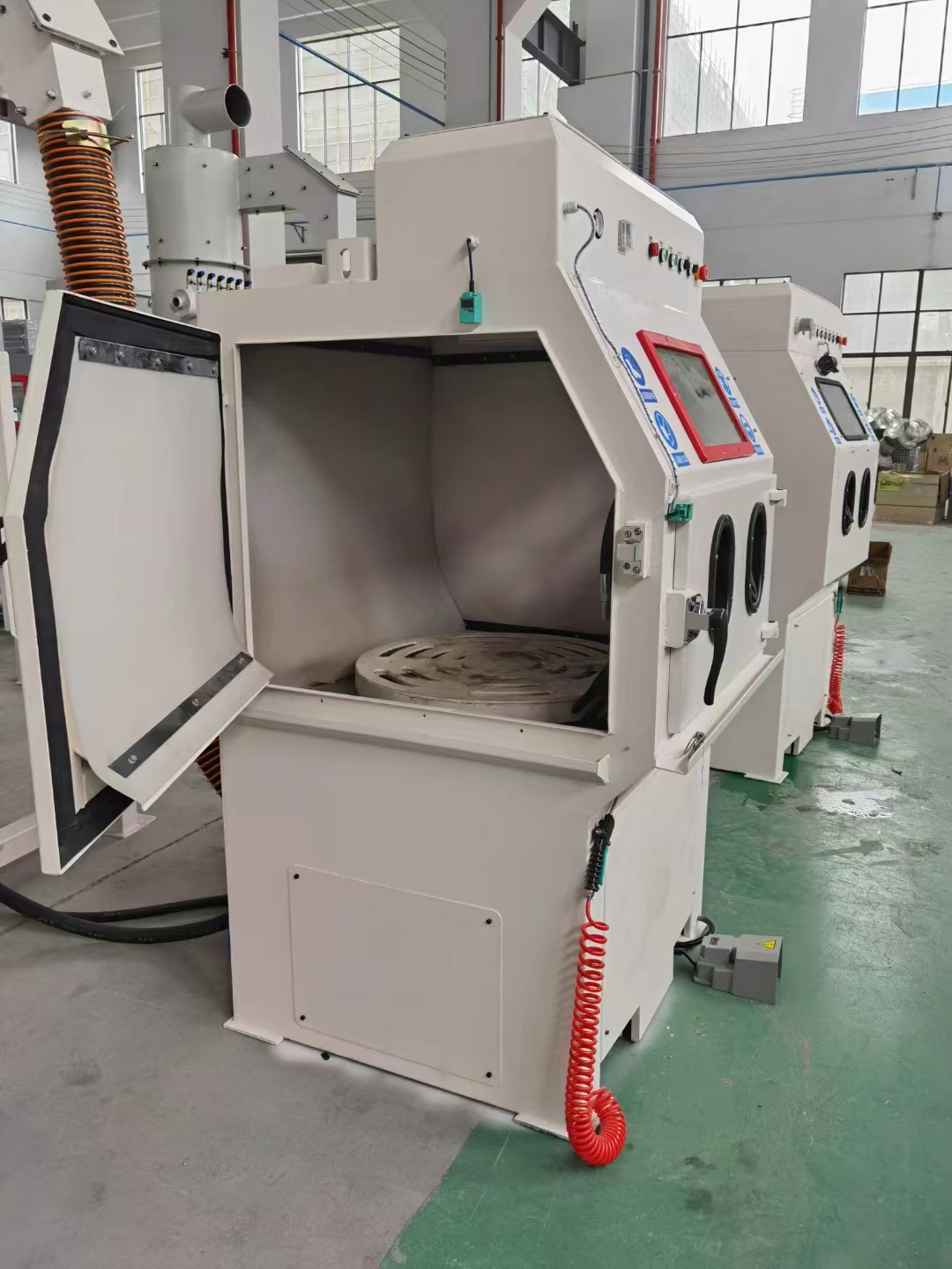 厦门移动式抛丸机的工作原理?