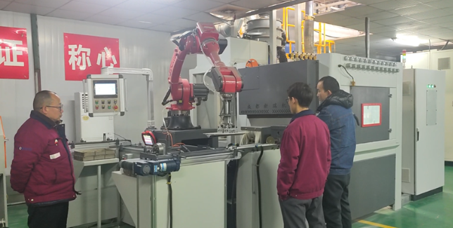 厦门自动喷砂机选型要点，看完少走弯路。